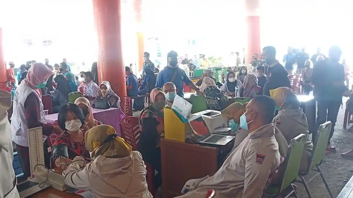 Pedagang Pasar Raya Padang Divaksin Tahap Kedua, Menyasar 1.071 Orang