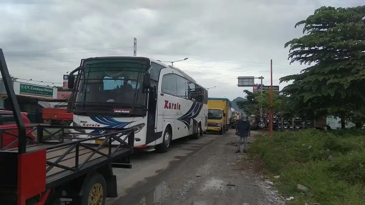 Antre Panjang Pengisian Solar di SPBU Pasar Ambacang Padang Sudah Terjadi Sejak 10 Hari Terakhir