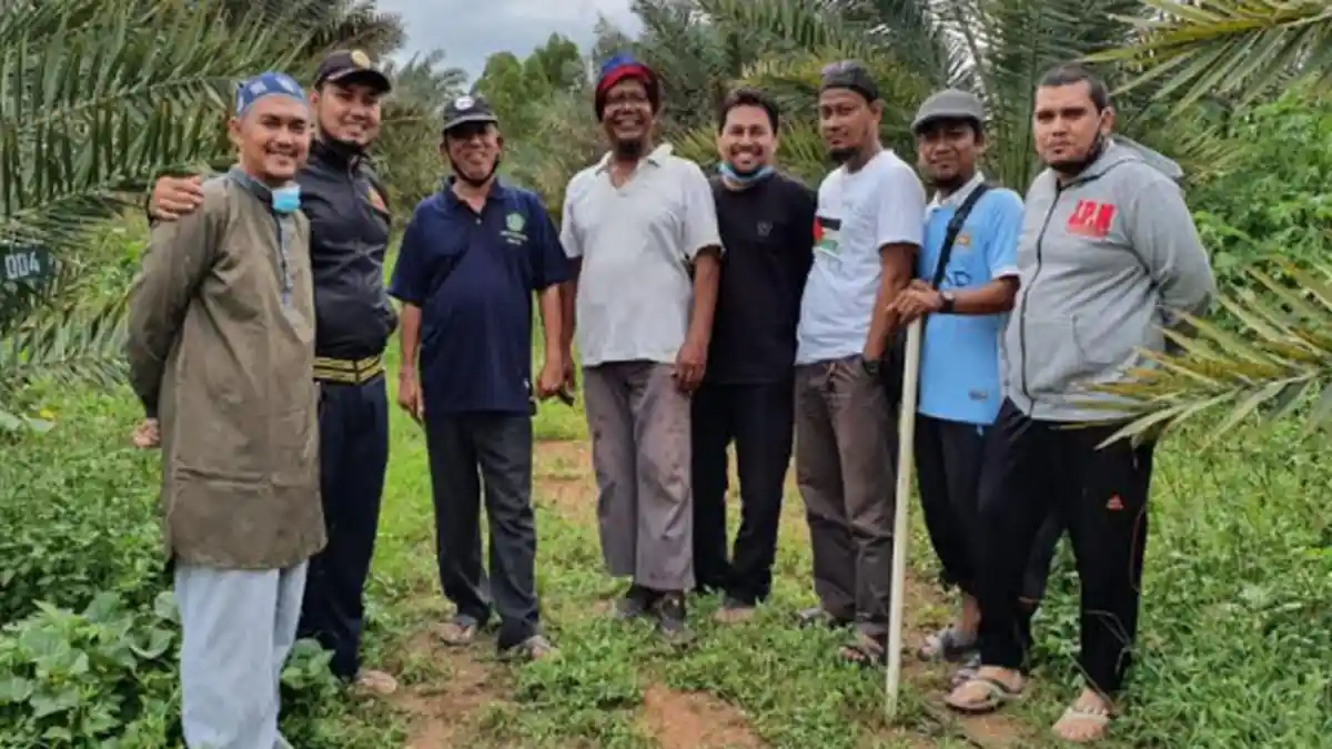 Dayah IQ Belajar Pengelolaan Wakaf ke Kebun Kurma Barbatee
