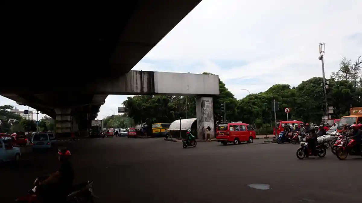 Libur Hari Raya Imlek, Perempatan Pasar Rebo Lengang