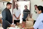 Sidak di Puskesmas Eahun, Bupati Rote Ndao Temukan Obat Kedaluwarsa dan Instalasi Listrik Bermasalah