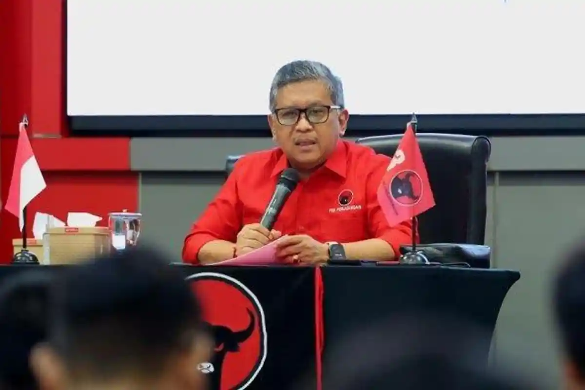 Muncul ke Publik setelah Ditetapkan Tersangka, Hasto Kristiyanto Ngaku Bakal Taat Hukum