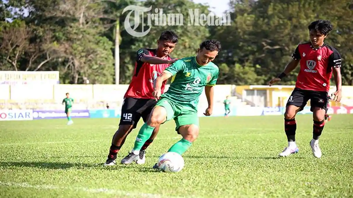 Berita Foto: KALAH 1-3 dari Sriwijaya FC, Sada Sumut FC Degradasi ke Liga 3 - 21012024_MELEWATI-LAWAN_ABDAN-SYAKURO-4.jpg
