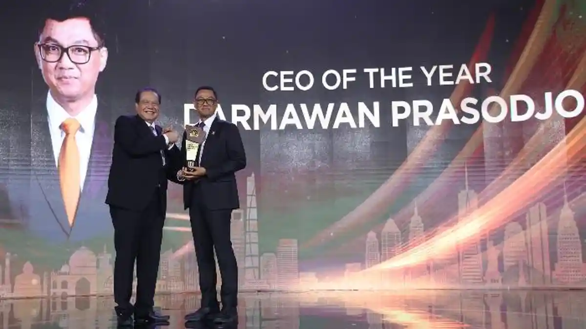 Direktur Utama PLN Darmawan Prasodjo Kembali Dinobatkan Jadi CEO Of The Year