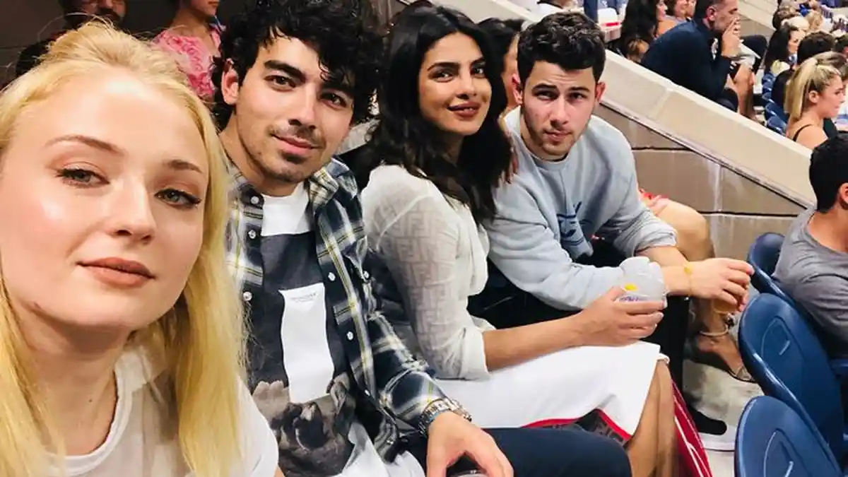 Serunya Double Date Priyanka Chopra - Nick Jonas dan Joe Jonas - Sophie Turner