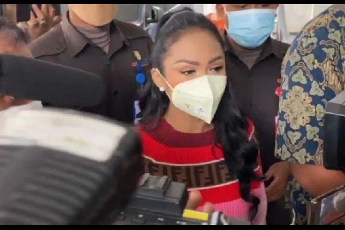 Krisdayanti Kritisi Sikap Cengengesan Doni Salmanan Saat Minta Maaf, 'Gak Boleh Itu'