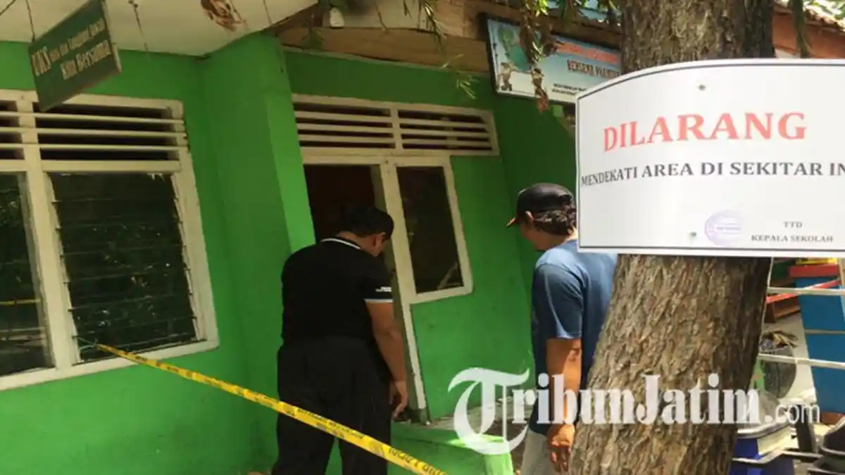 Heboh Lantai Panas di SDN Tropodo Sidoarjo, Keluar Asap Saat Digali, 'Listrik' Jadi Sebab