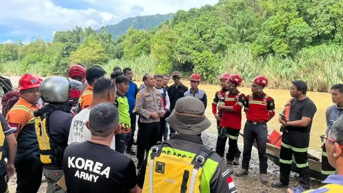Pencarian Pekerja yang Tenggelam di Desa Busui, Tim SAR dan Polisi ...