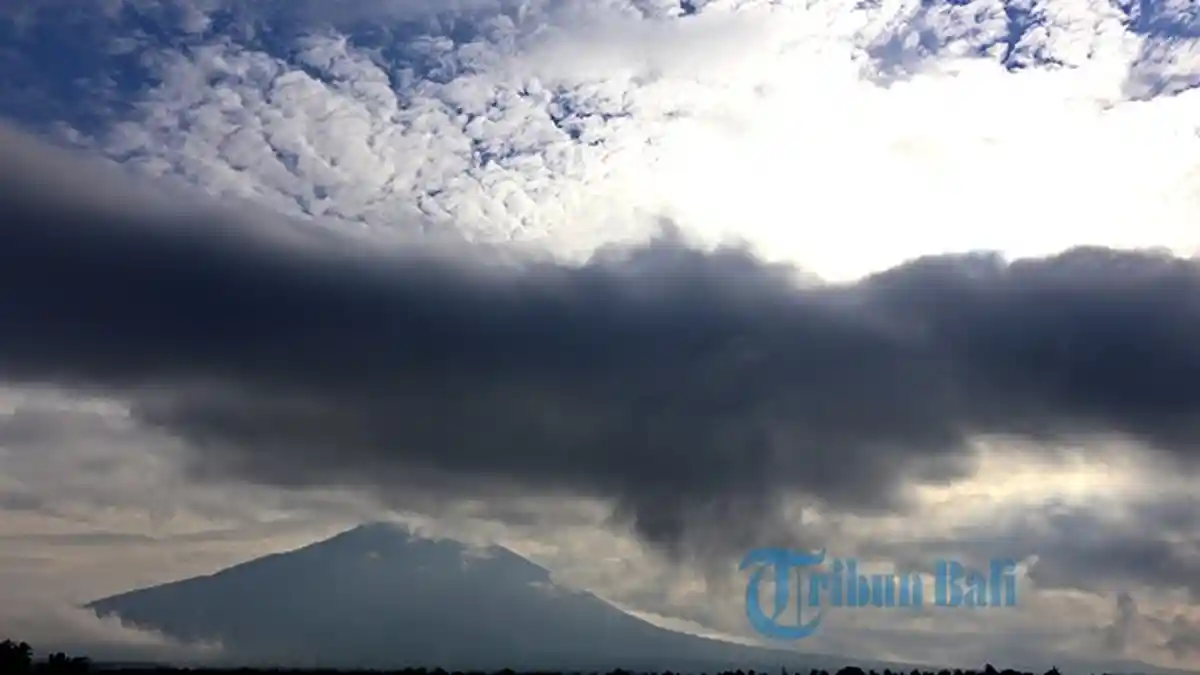 Gubernur NTB Siapkan Bantuan Kemanusiaan Jika Terjadi Erupsi Gunung Agung
