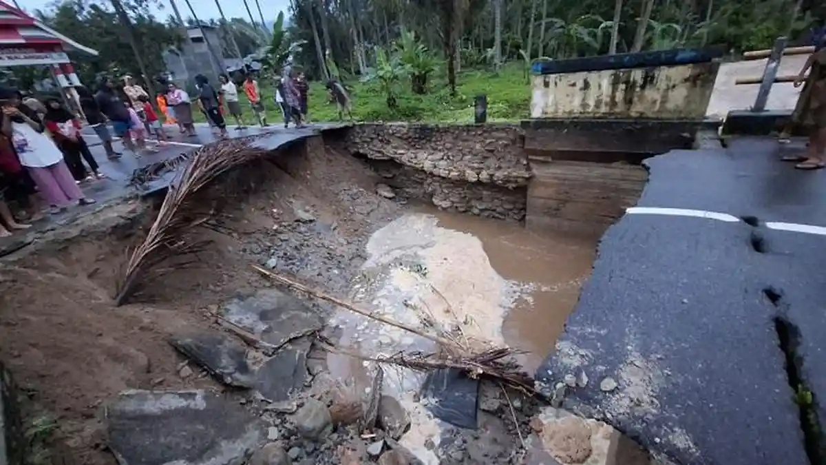 Hujan Deras di Tolitoli Sebabkan Jembatan Malangga Ambruk, Akses Wisata Terputus