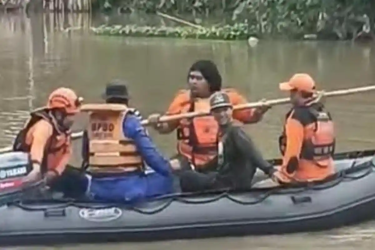 Jajaran Polres Gresik Responsif, Bantu Pencarian Wanita Tenggelam di Sungai Kalimas Driyorejo Gresik