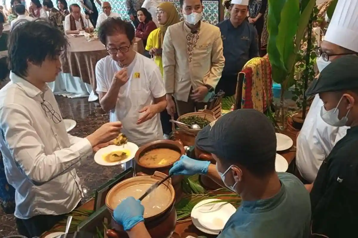 Edbert Anak Gubernur Malut Sarapan Papeda ala Hotel Tentrem Semarang: Enak, Cocok Buat Saya