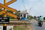 Pengendaran-saat-melewati-perlintasan-sebidang-di-wilayah-Daop-3-Cirebon.jpg