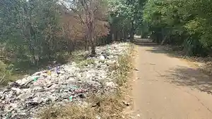 Sampah-menumpuk-di-sepanjang-jalan-area-Tanah-Merah-Cipayung-Kota-Depok.jpg