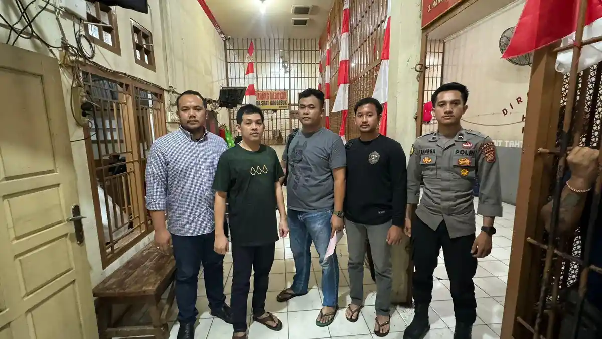 Masa Penahanan Berakhir, Ko Apex Bebas Usai Ditahan 60 Hari di Polda Jambi 