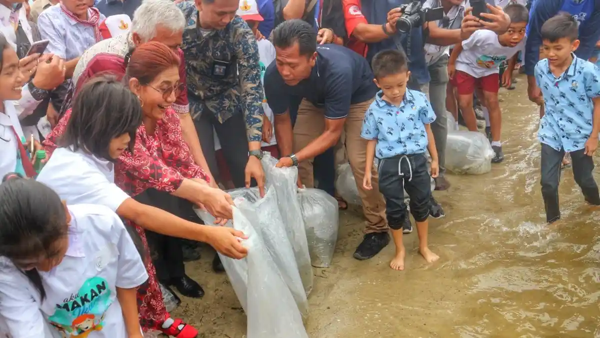Dua Hari di Tobasa, Menteri Susi Mengomel soal Sampah Plastik, KJA hingga Kotoran Ternak Babi