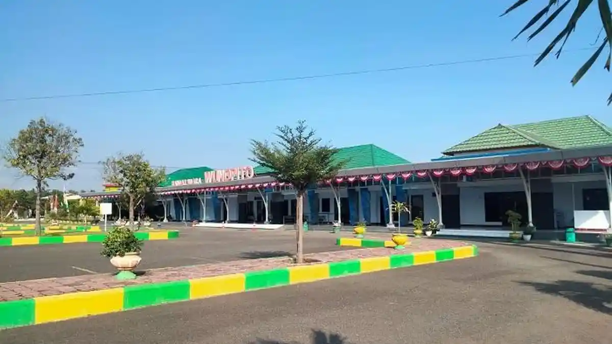 Hampir Sebulan Bandara Wunopito Tutup Akibat Erupsi Gunung Ili ...