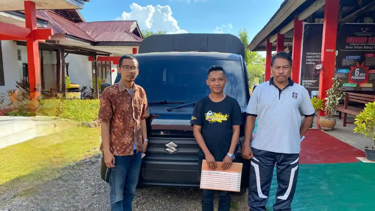 Rupbasan Serahkan Barang Bukti Satu Unit Pick Up ke Kejari Kota Kupang