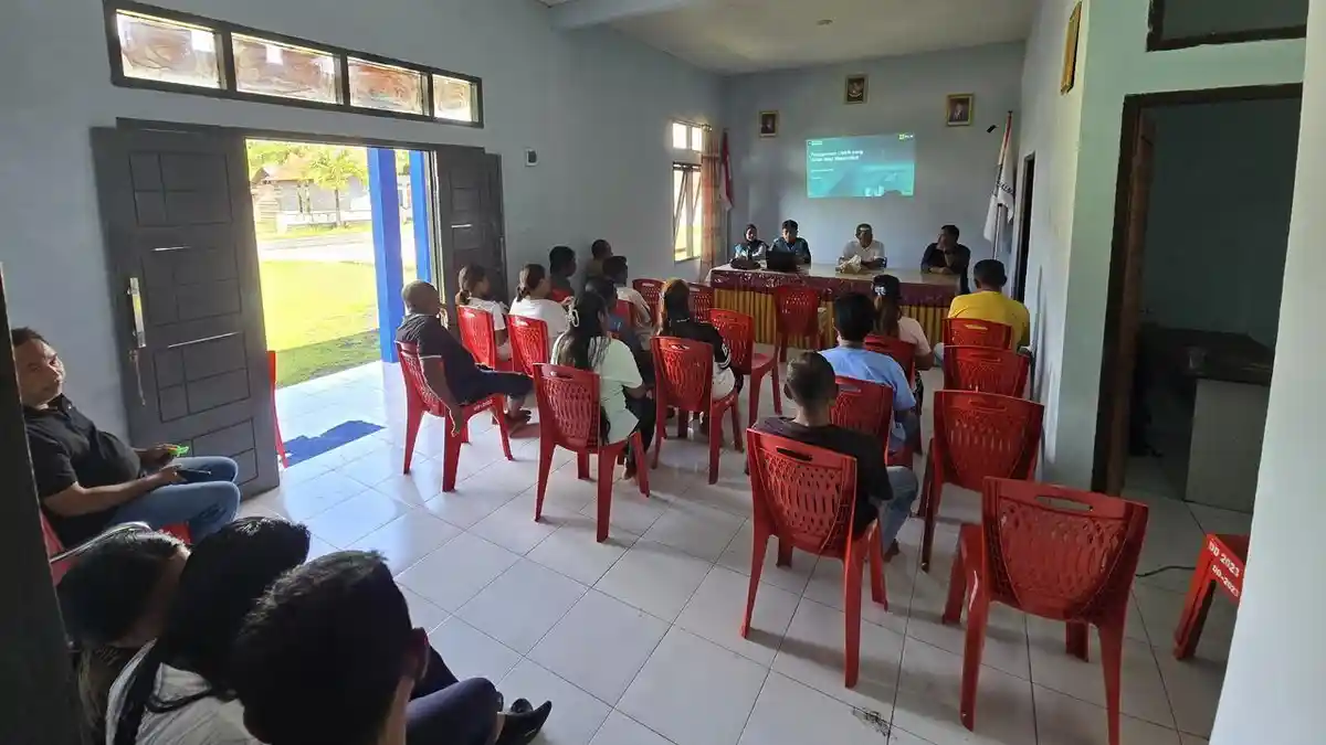 PLN ULP Tobelo Edukasi Warga Desa Paca Bahaya Listrik dan Kemudahan Layanan Digital