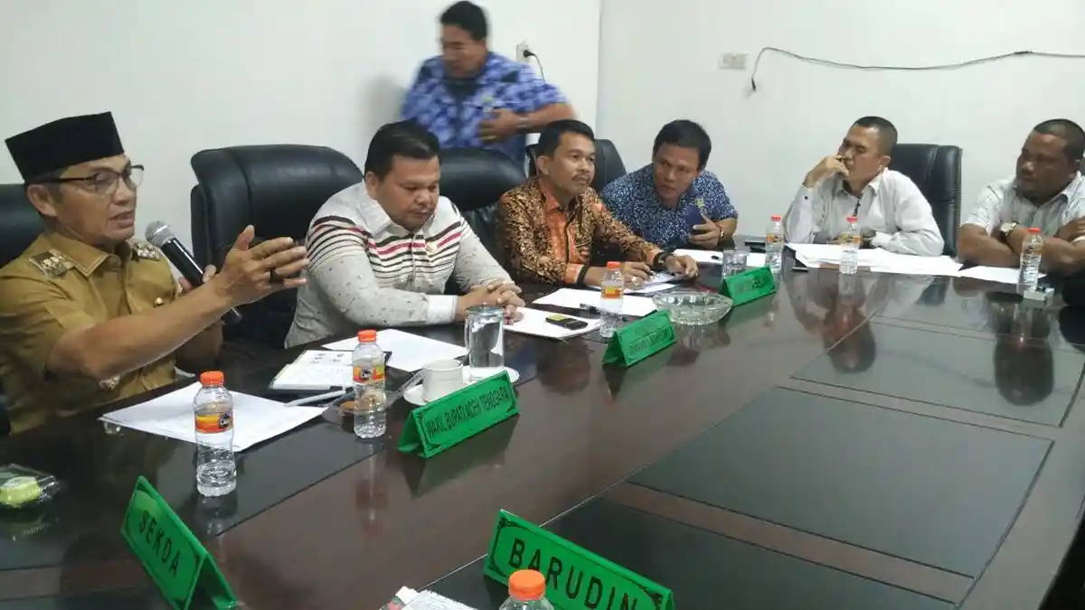 RDP di DPRK Agara, Wabup Perintahkan Sekda Bayarkan Gaji Satpol PP yang Bakal Diberhentikan