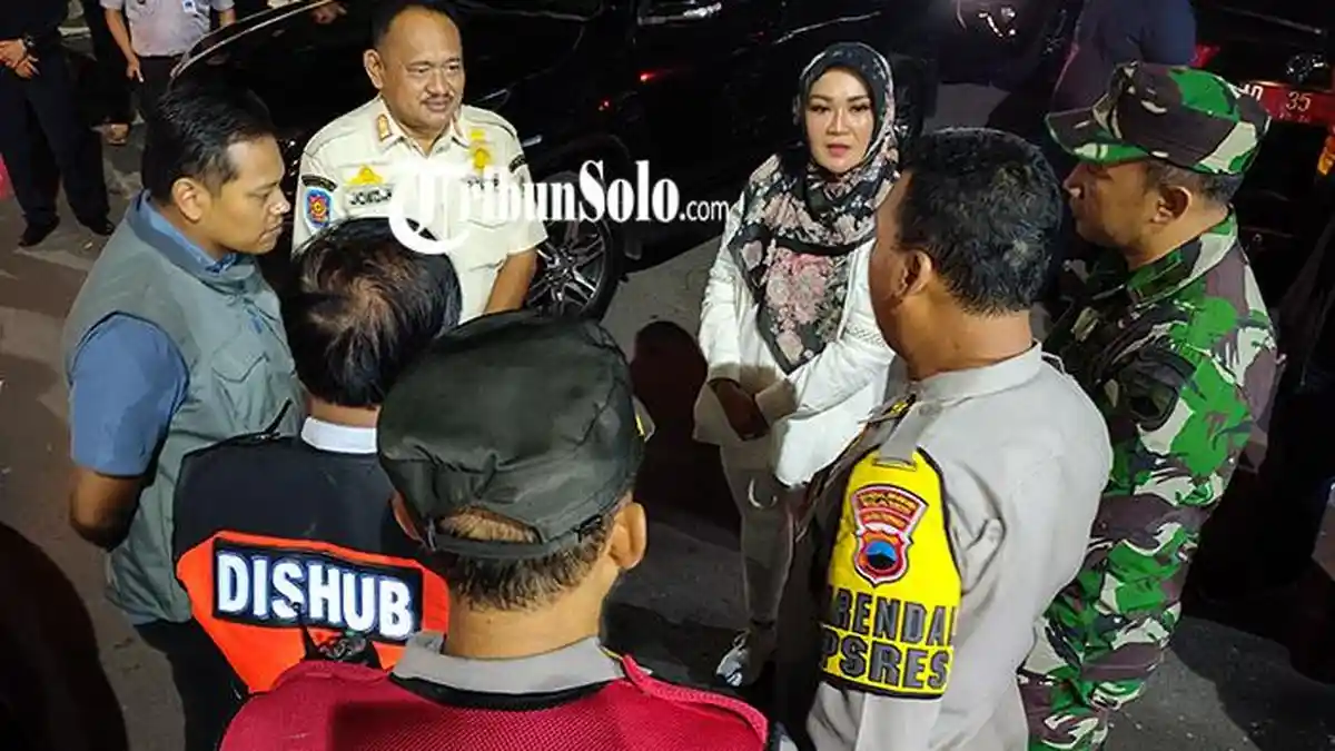 Potret Bupati Sri Mulyani Turun Cek Pos Pengamanan Lebaran 2023, Sebut Kondisi Aman