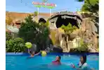 anak-mandi-di-kolam-renang-Sakura-di-Angkasa-Garden-Hotel-Pekanbaru.jpg