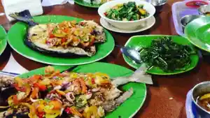 ikan-bakar-menu-wajib-coba-saat-berada-di-makassar.jpg