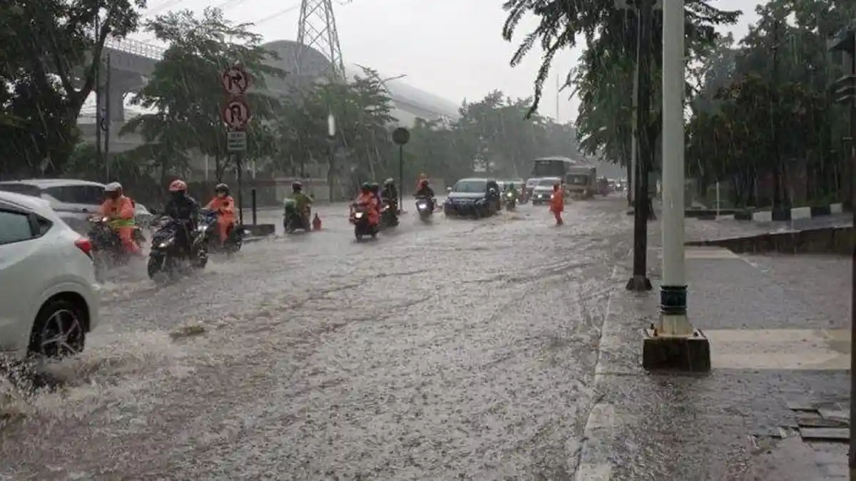 1 RT di Jakbar dan 4 Ruas Jalan di Jakarta Terendam Banjir Sejak Sore, Berikut Daftarnya!