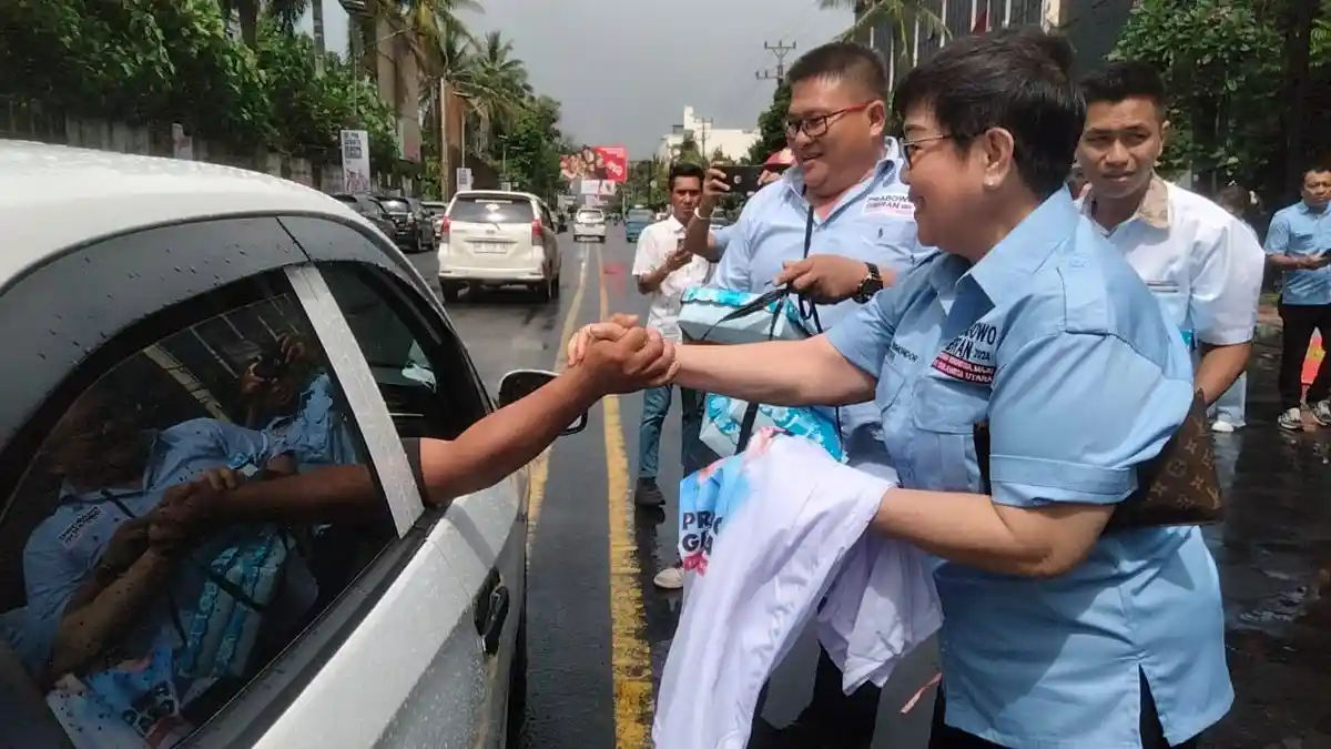 Lagi, TKD Prabowo Gibran Sulawesi Utara Bagikan Ratusan Paket Makan Siang Gratis 