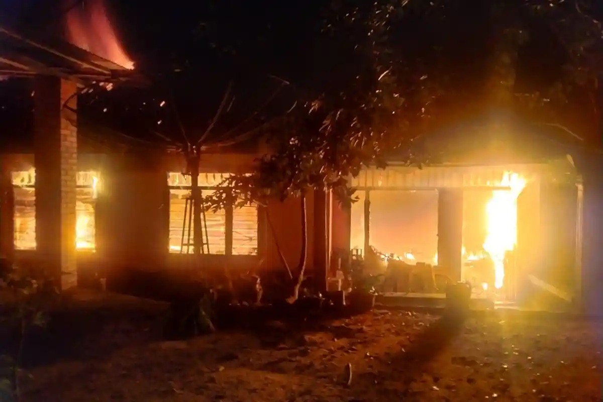 Rumah Pegawai TU di Bangka Selatan Ludes Dilalap Si Jago Merah, Tiga  Ujit Damkar Dikerahkan
