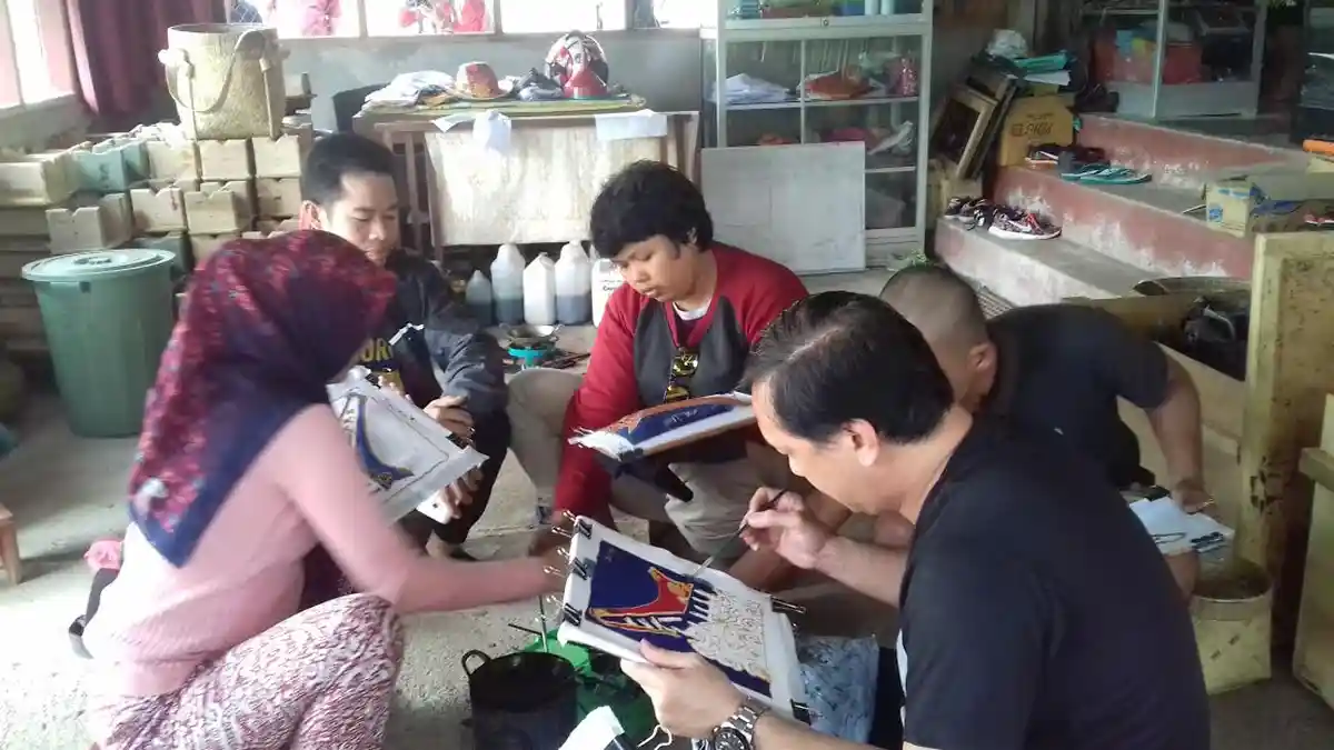 Member TFC Sambangi 'Kampung Batik' di Toraja Utara - batik-toraja_20170402_171624.jpg