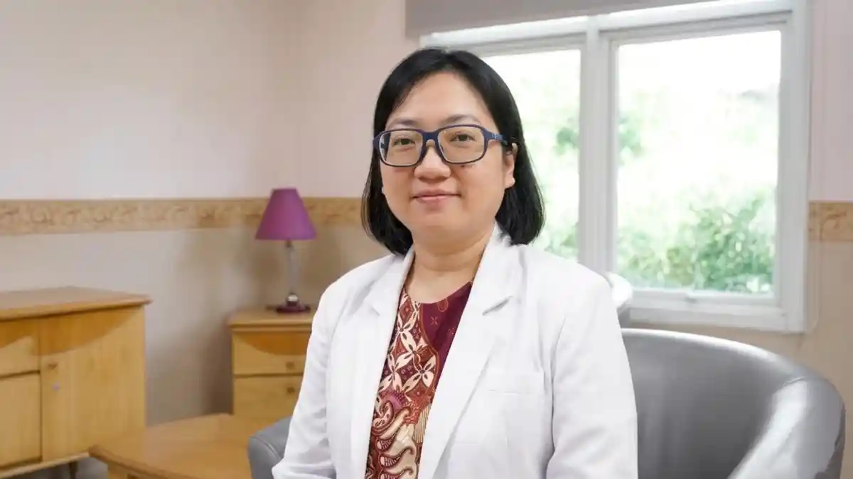 Dokter RS Premier Surabaya Ungkap Tanda Awal Parkinson yang Sering Diabaikan