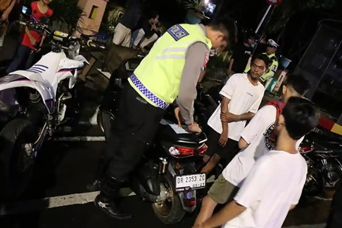 Polresta Mataram Sita 15 Motor Berknalpot Brong di Jalan Udayana