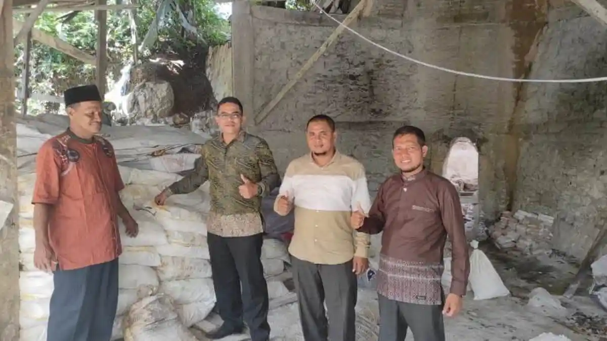 Produksi Kapur Cat di Lhoknga Capai 35 Ton, DPRK Aceh Besar dari PKS Minta Pemkab Bantu Pemasaran