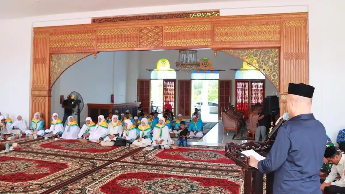 Pemkab Aceh Jaya Peusijuek 60 Jamaah Calon Haji, Ini Pesan Bupati Safwandi