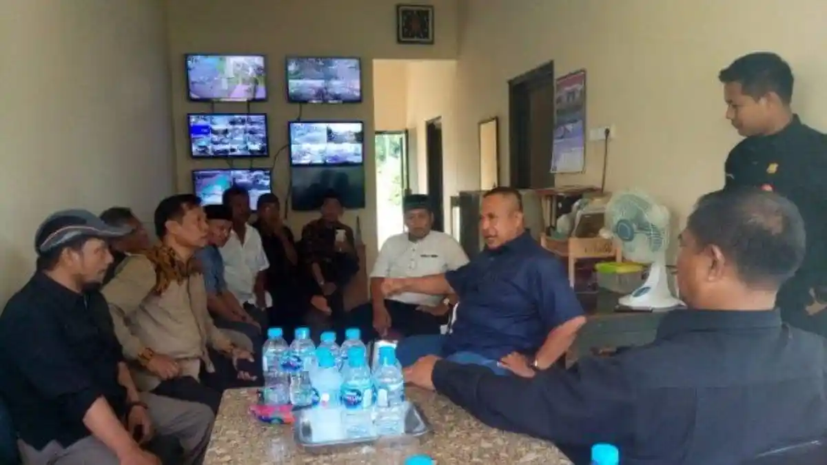 Calon Pedagang Pluit Culinary Park Datangi Kantor RW 12 Kelurahan Pluit Penjaringan
