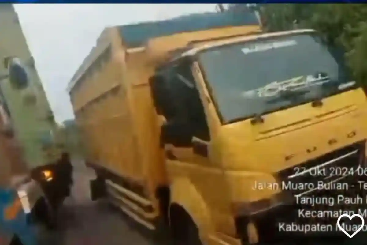 Viral Video Jalan Macet karena Mobil Batu Bara di Mestong Muaro Jambi, Warga Ngeluh: Saro Nian