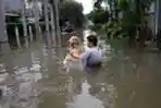 Evakuasi Korban Banjir Pluit