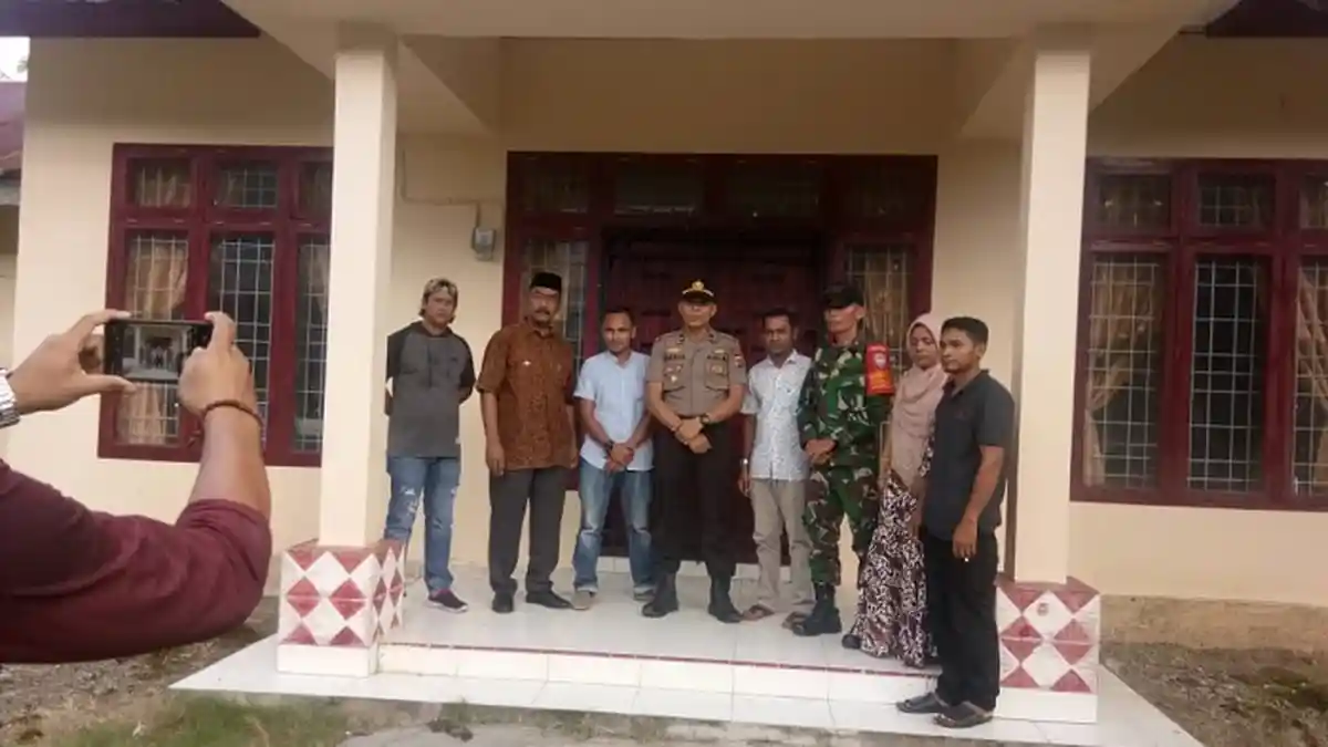 Camat Meureubo Buka Penyegelan Kantor Keuchik Reudeup di Aceh Barat