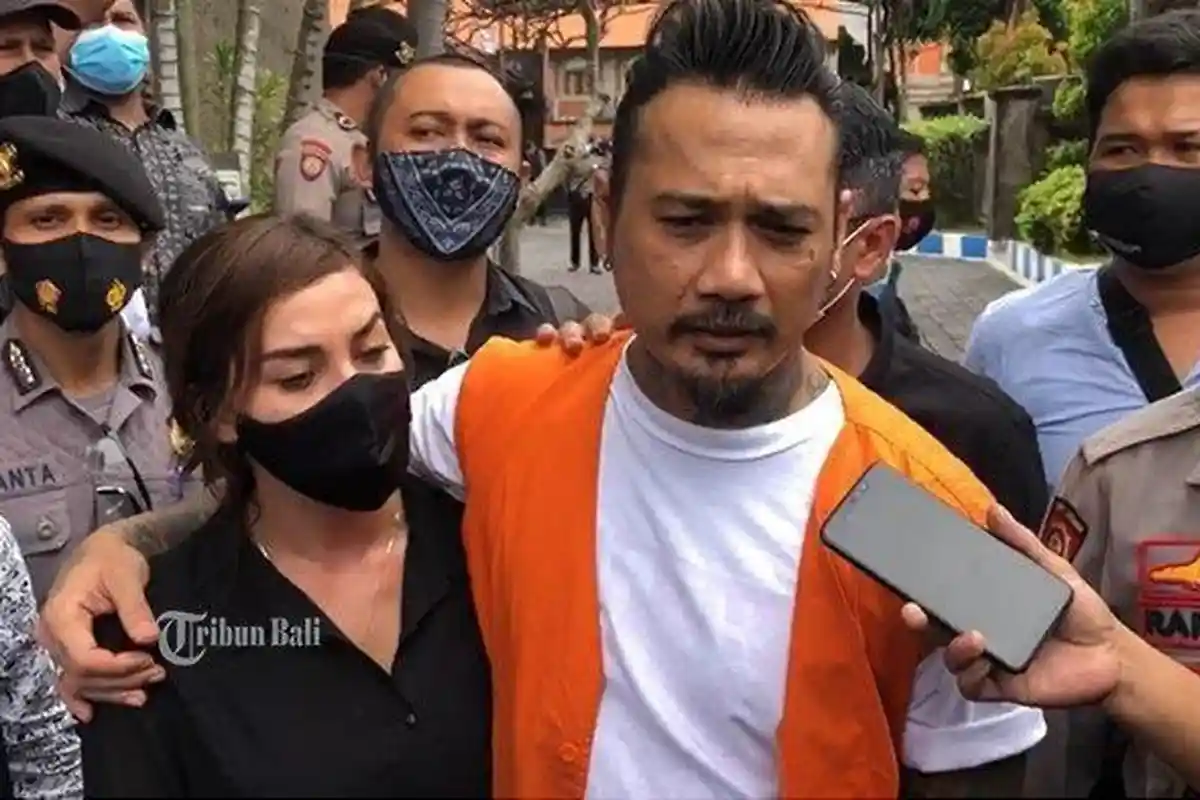 Fakta Seputar Sidang Jerinx, Alasan IDI Bali Melaporkan Hingga Nora yang Setia Mendampingi