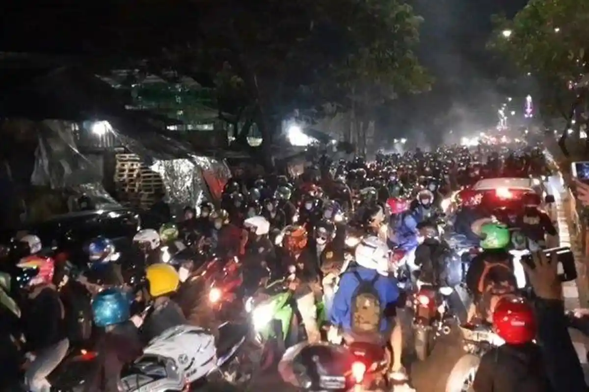 KISAH-kisah Nekat Pemudik Meski Dilarang Pemerintah, Ada yang Jalan Kaki 6 Hari Gendong Anak Kecil