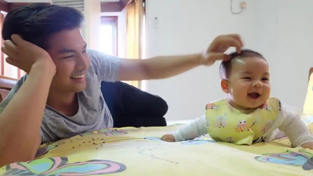 Lihat Video Glenn Alinskie Ciumi Nastusha Ini, Netizen Rame-rame Mention Pasangannya, Kepengen?