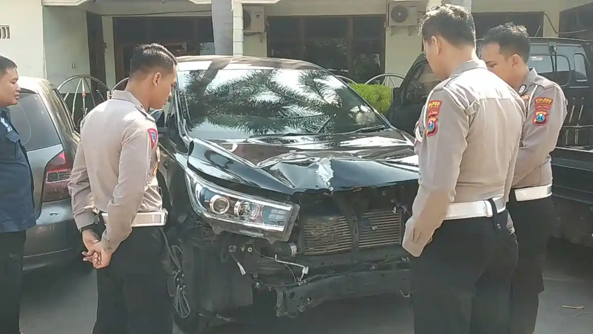 Tabrak Lari di Madiun Tewaskan Pemotor, Sopir Minibus Berusaha Hilangkan Jejak Barang Bukti