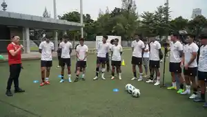 Iwan-Bule-bakar-semangat-para-pemain-Timnas-Indonesia.jpg