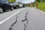 Gempa Membelah Jalan 