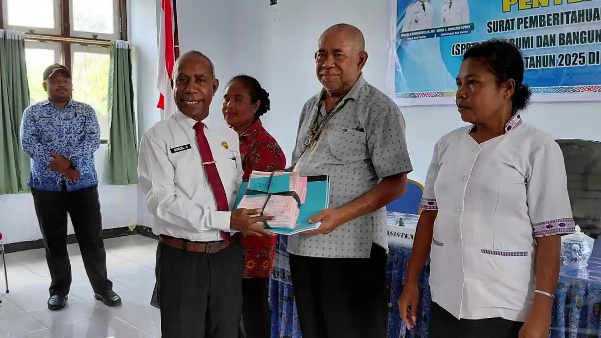 Pemkab Biak Genjot Pendapatan Daerah Melalui Penyerahan SPPT PBB P2