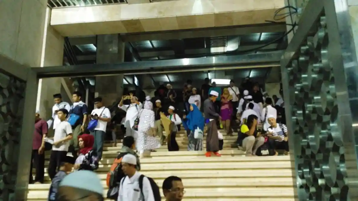 Jelang Tengah Malam, Peserta Aksi 112 Terus Berdatangan ke Masjid Istiqlal