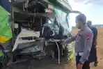 Bus-Gunung-Harta-ringsek-di-bagian-depan-usai-mengalami-kecelakaan-dengan-dump-truk-di-sampang.jpg