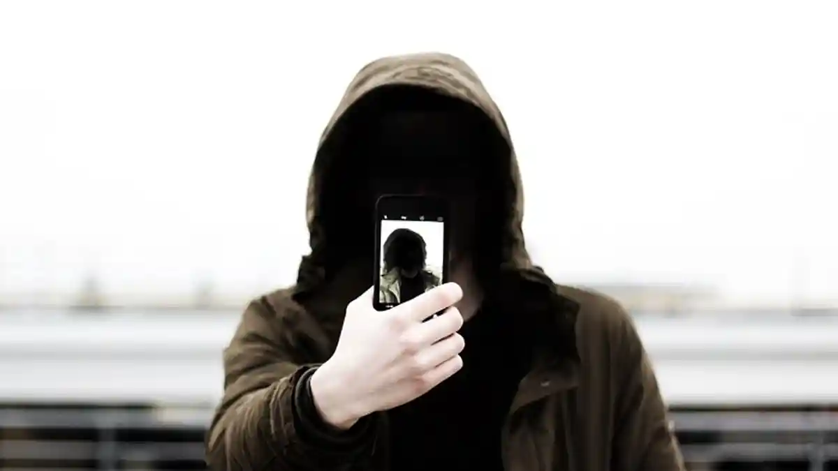 7 Aksi Selfie Berujung Maut, Tewas Tertabrak Kereta Api Hingga Tergelincir di Tebing