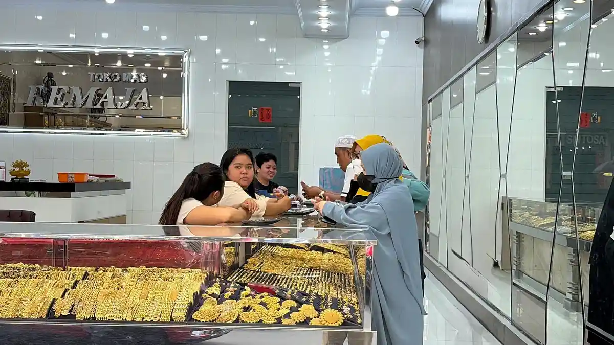 Aktivitas Jual Beli Emas di Somba Opu Makassar Masih Normal Meski Rupiah Melemah